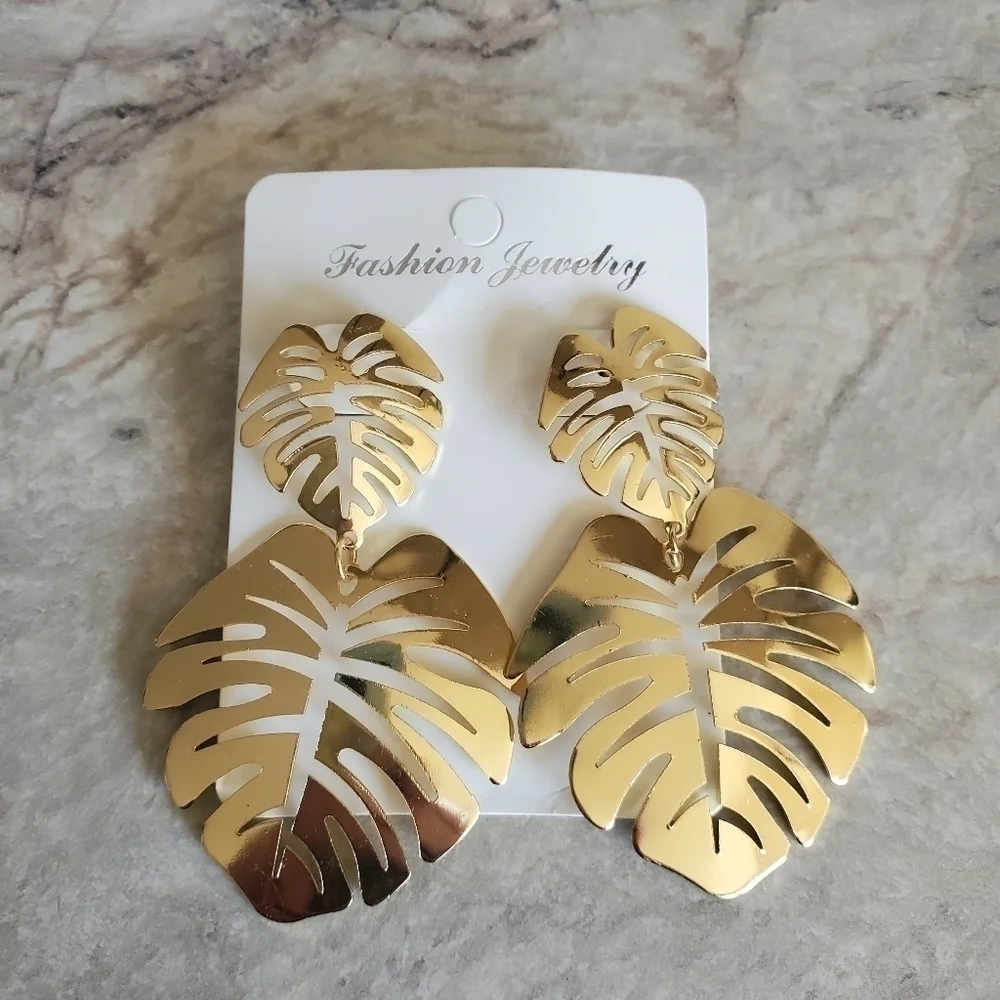 NEW Large Gold Monstera Leaf Earrings - Picture 3 of 5